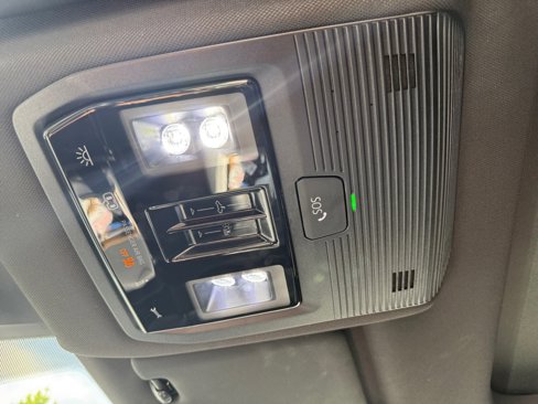 Certified 2025 Volkswagen Atlas Cross Sport SEL R-Line image 37