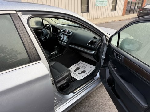 Used 2017 Subaru Legacy 2.5i Limited image 34
