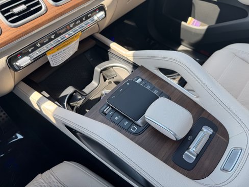 New 2026 Mercedes-Benz GLS 580 4MATIC image 14