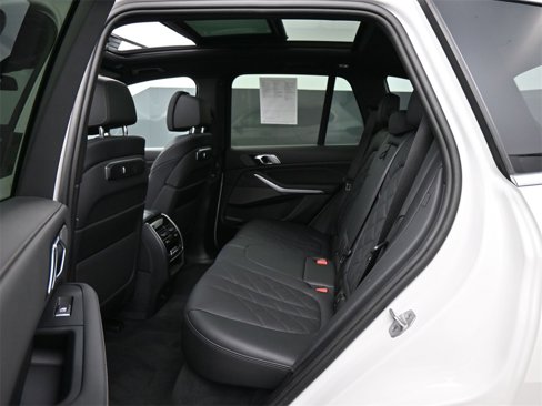 Used 2024 BMW X5 xDrive40i w/ Premium Package image 17