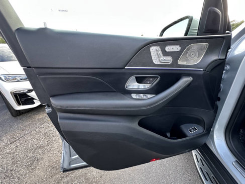 Used 2022 Mercedes-Benz GLS 450 4MATIC image 11