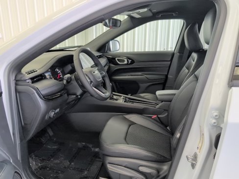 New 2025 Jeep Compass Latitude w/ Altitude Special Edition image 15