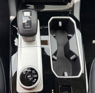 New 2025 Mitsubishi Outlander SE image 9