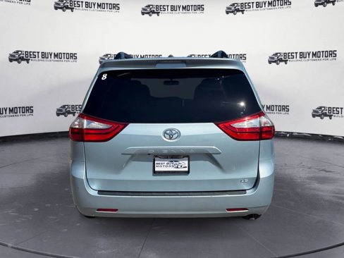Used 2016 Toyota Sienna LE image 7
