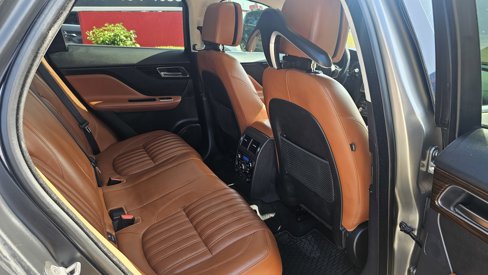 Used 2018 Jaguar F-PACE Portfolio image 30