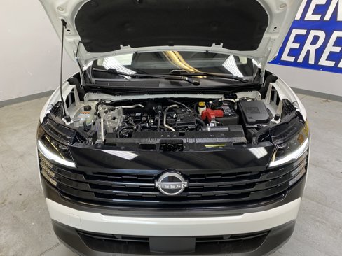 Used 2025 Nissan Kicks SV image 9