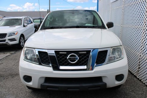 Used 2018 Nissan Frontier SV image 2