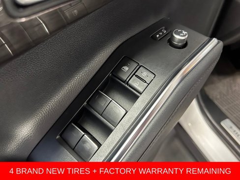 Used 2023 Toyota Highlander Limited image 42