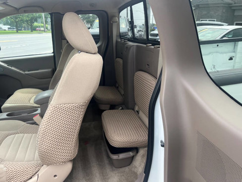 Used 2016 Nissan Frontier SV image 19