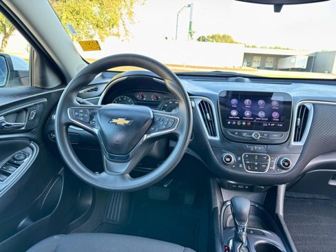 Used 2023 Chevrolet Malibu LT image 3