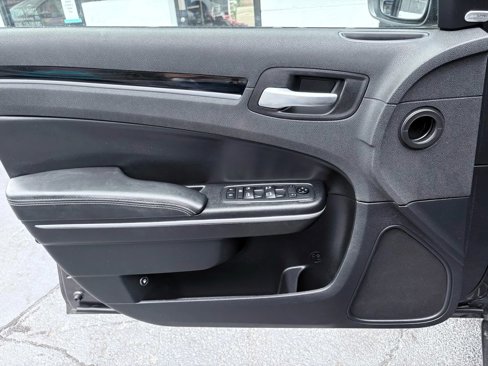 Used 2019 Chrysler 300 S image 10
