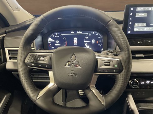 New 2025 Mitsubishi Outlander SEL image 16