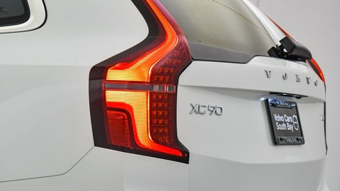 New 2025 Volvo XC90 T8 Plus w/ Protection Package Premier image 12