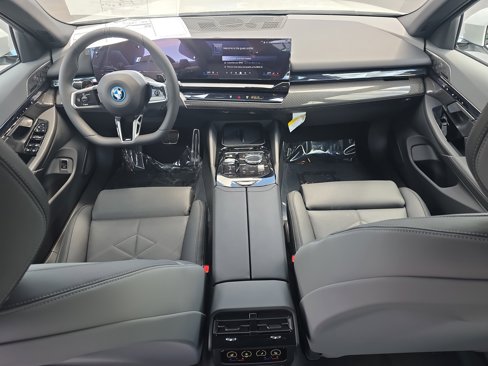 New 2026 BMW 550e xDrive w/ Executive Package image 14