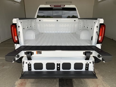New 2026 GMC Sierra 1500 SLT w/ SLT Convenience Package image 9