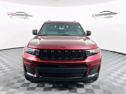 New 2025 Jeep Grand Cherokee L Altitude image 3
