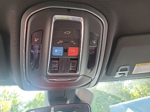 Used 2023 Jeep Grand Cherokee Altitude image 23