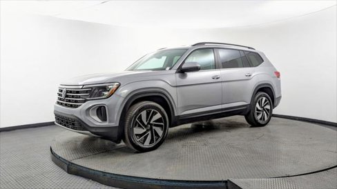 Used 2025 Volkswagen Atlas SE image 2