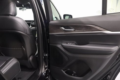 New 2025 Jeep Grand Cherokee Limited image 16