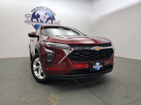 Used 2025 Chevrolet Trax LS w/ LS Convenience Package image 3