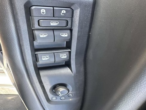 Used 2023 Jeep Grand Cherokee L Laredo image 8