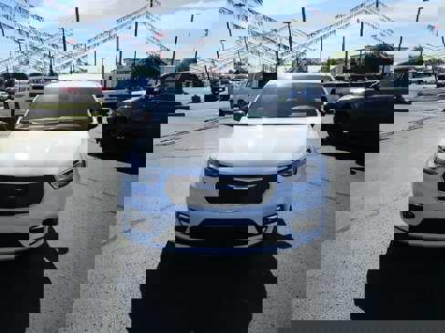 New 2026 Chrysler Pacifica Select image 2