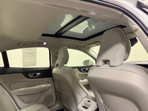 Used 2021 Volvo S60 T6 Momentum image 18