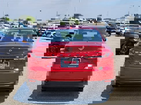 Used 2025 Toyota Camry LE image 5