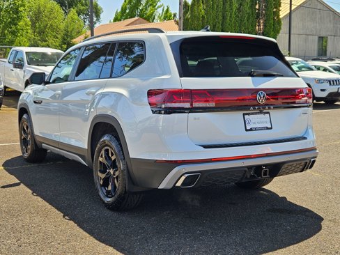 New 2025 Volkswagen Atlas Peak Edition SE image 3