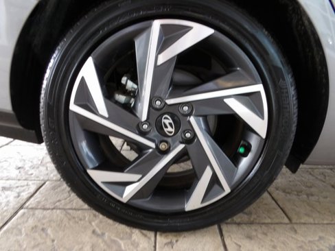 Used 2024 Hyundai Elantra Limited image 10
