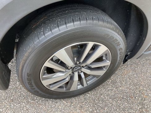 Used 2022 Nissan Pathfinder SL image 16