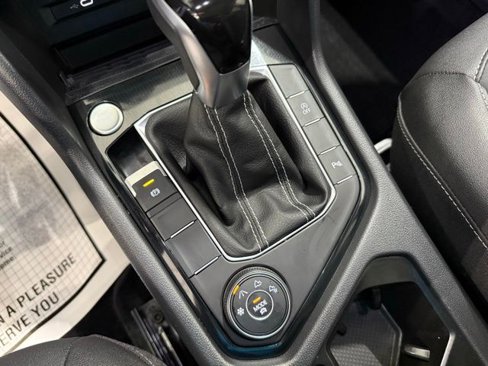 Certified 2025 Volkswagen Taos SE image 19