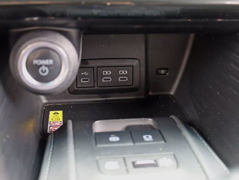 Used 2024 Toyota Venza XLE image 23