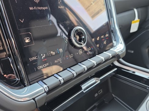 New 2025 GMC Yukon Denali w/ Denali Reserve Package image 14