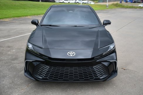 Used 2025 Toyota Camry SE image 1