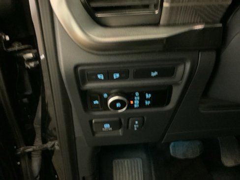 Used 2023 Ford F150 Platinum image 18