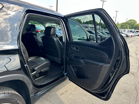 Used 2020 Chevrolet Traverse LT w/ LT Premium Package image 11
