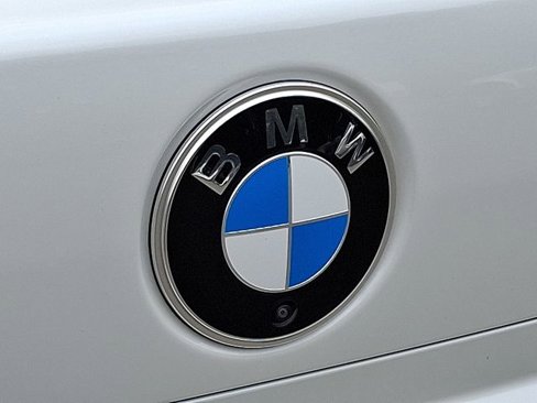 Used 2025 BMW 740i xDrive image 32