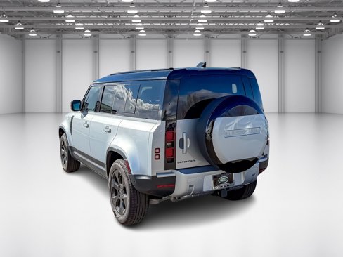 New 2024 Land Rover Defender 110 S image 3