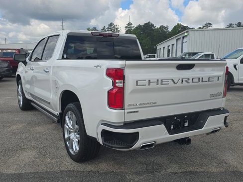 Used 2025 Chevrolet Silverado 1500 High Country w/ Technology Package image 3