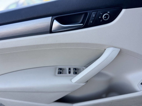 Used 2014 Volkswagen Passat TDI SE image 10