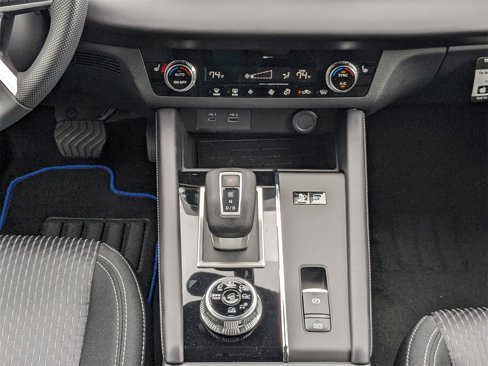 New 2025 Mitsubishi Outlander ES image 18