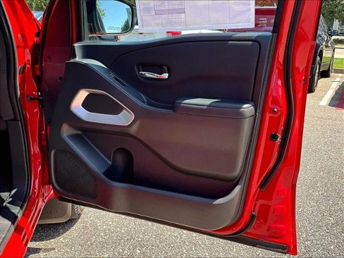 Certified 2025 Nissan Frontier SV image 12