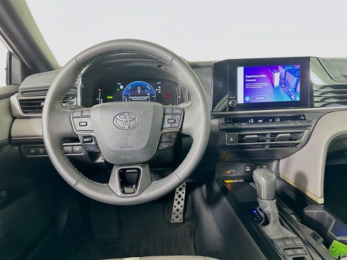 Used 2025 Toyota Camry SE image 17