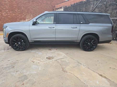New 2026 Cadillac Escalade ESV Platinum Sport w/ LPO, ONYX Package image 4