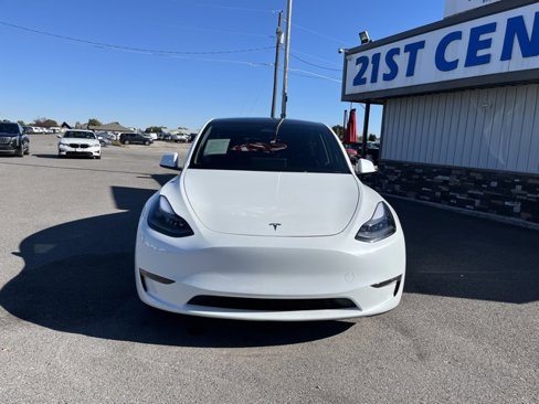 Used 2025 Tesla Model Y Performance image 2
