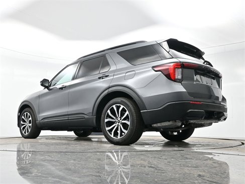 Used 2025 Ford Explorer ST-Line w/ Premium Package image 32