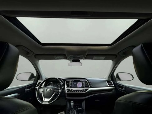 Used 2019 Toyota Highlander XLE image 22
