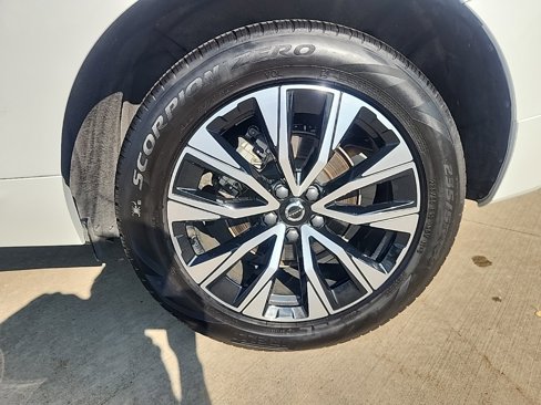 Certified 2025 Volvo XC60 B5 Plus image 12