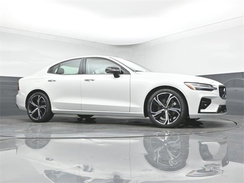 Used 2025 Volvo S60 B5 Plus w/ Climate Package image 37